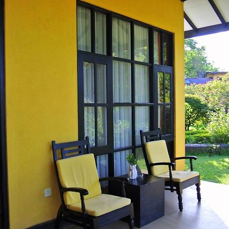 Flower Garden Lake Resort Tissamaharama Esterno foto