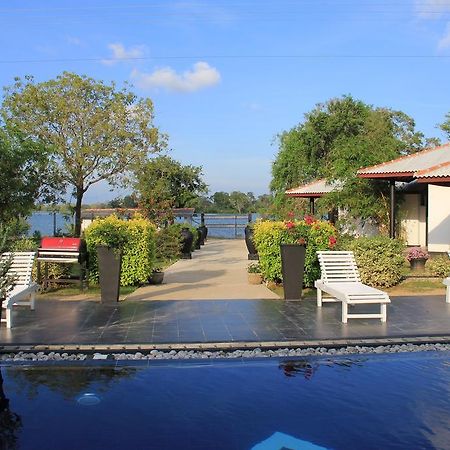 Flower Garden Lake Resort Tissamaharama Esterno foto