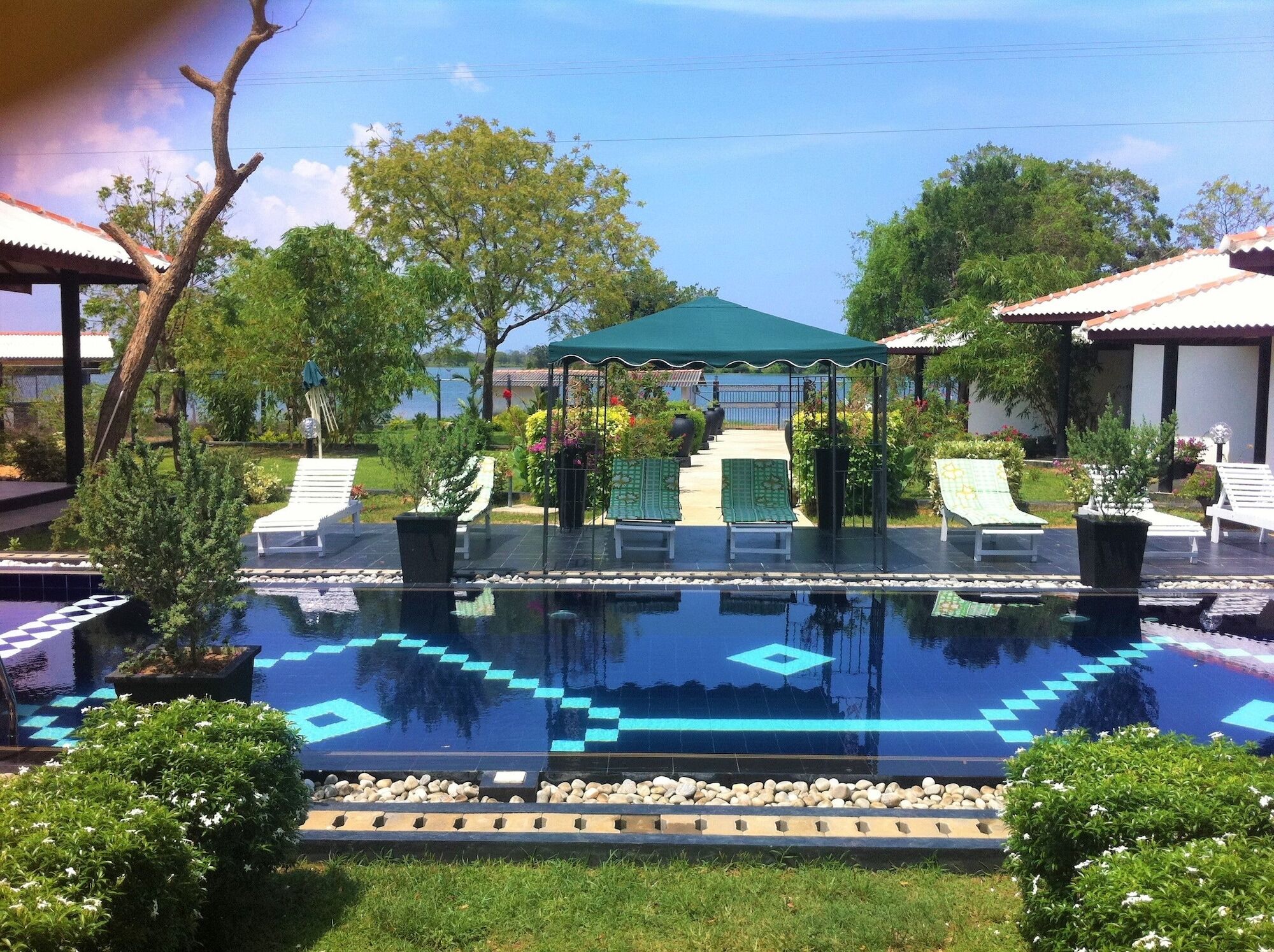 Flower Garden Lake Resort Tissamaharama Esterno foto